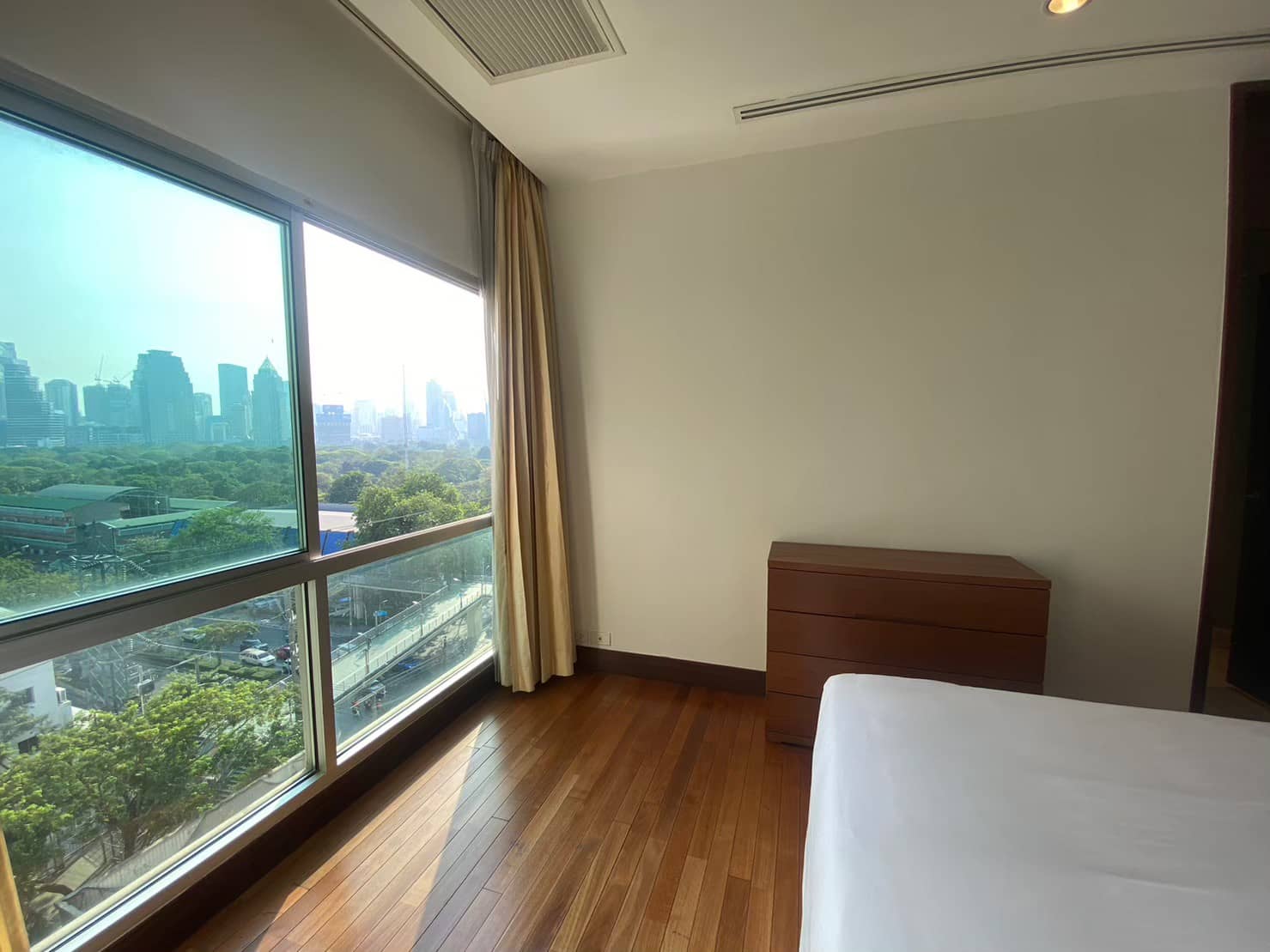 Royal Residence Park Building